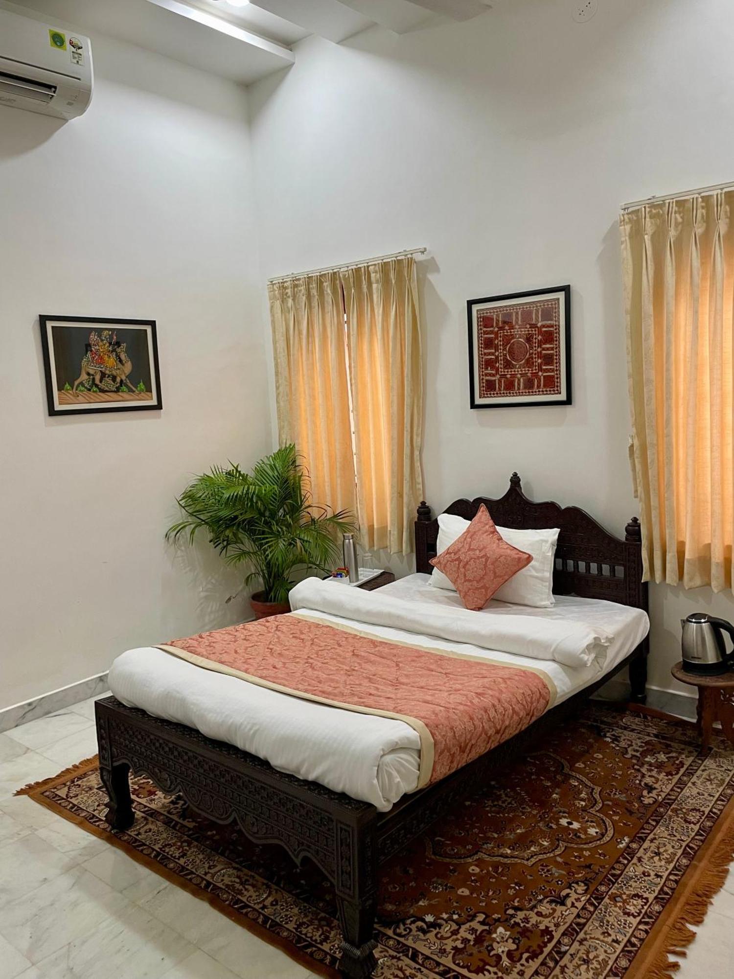 Karni Nivvas - Luxury Redefined Villa Udaipur Exteriör bild