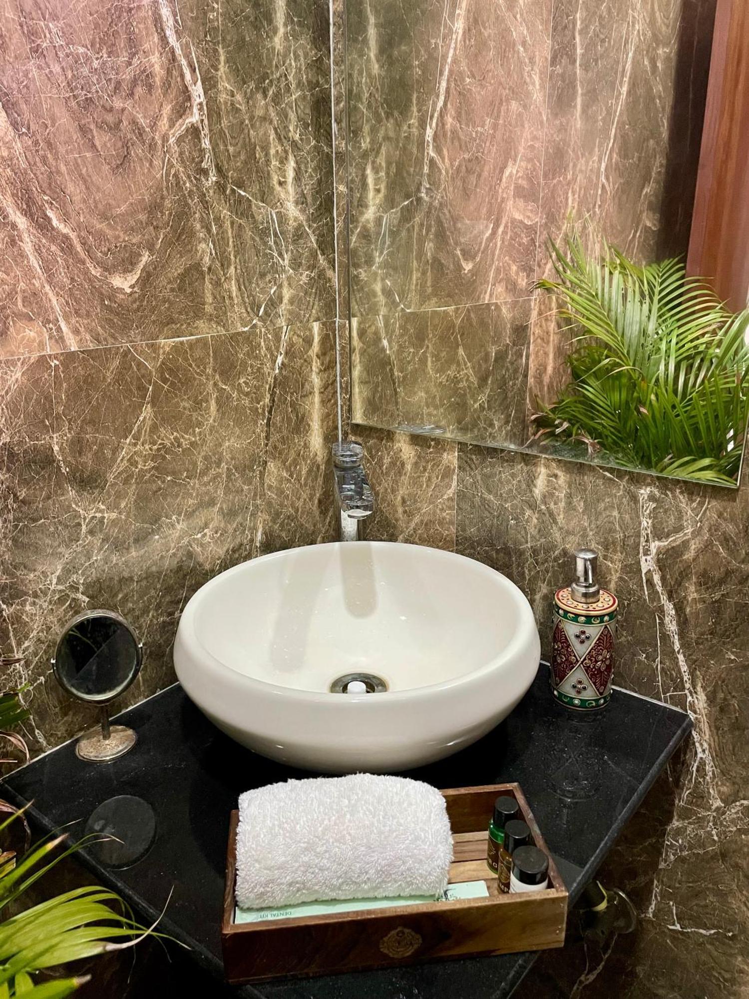 Karni Nivvas - Luxury Redefined Villa Udaipur Exteriör bild