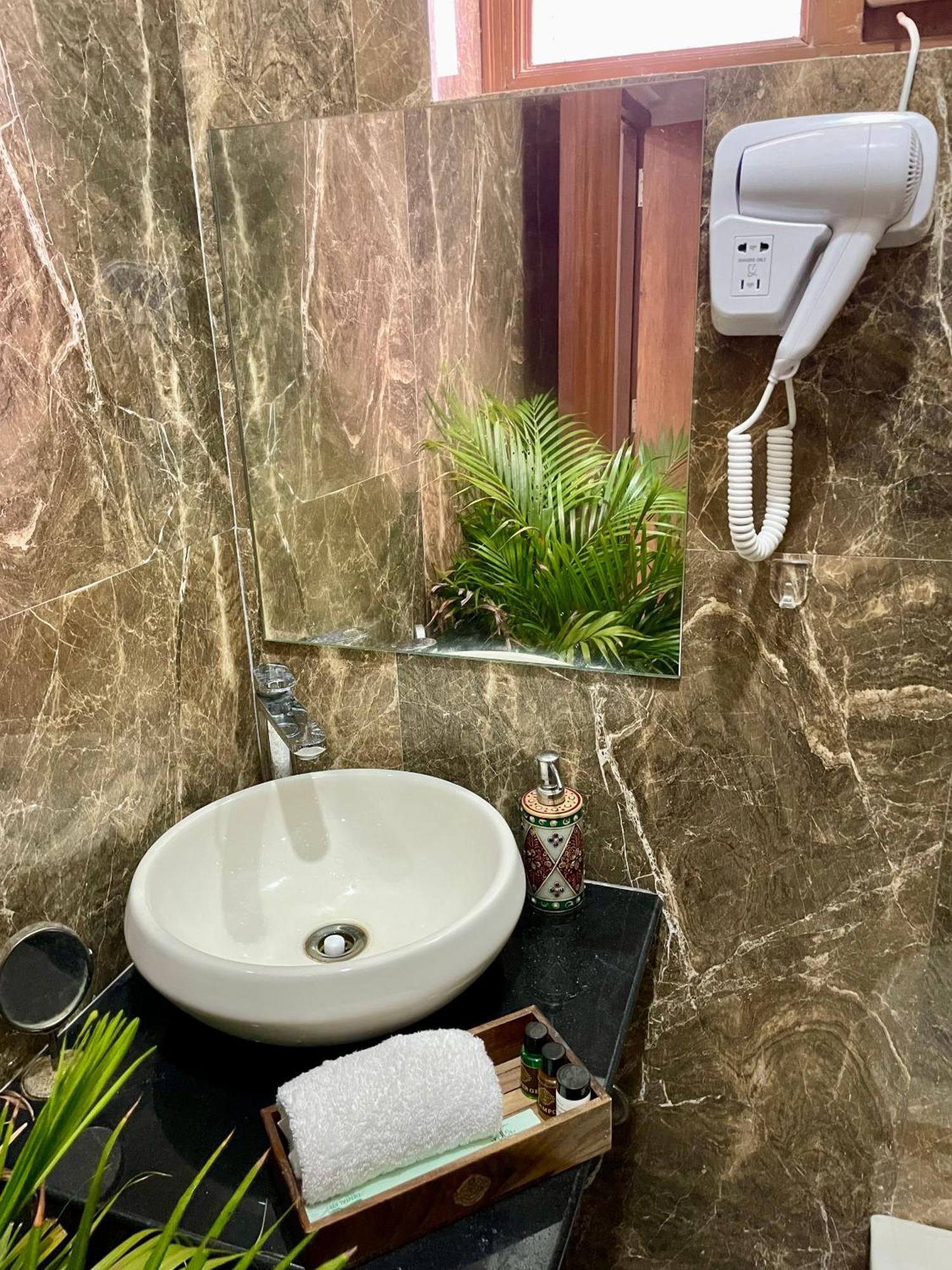 Karni Nivvas - Luxury Redefined Villa Udaipur Exteriör bild